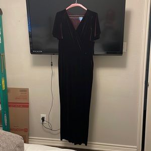 Vince Camuto Purple Velvet Jumpsuit. Size 14.